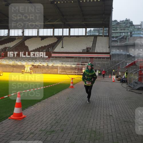 07.12.2025 - St. Pauli X-Mass-Run No. 15 Fabian Wolf http://msf.ph/oto/9370040 07.12.2025 10:00:53 Ziel 1050, 2378, 3084 meine-sportfotos.de