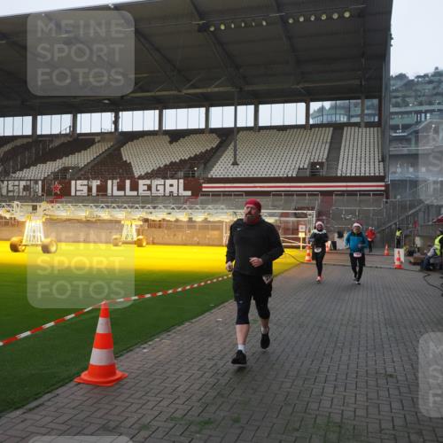 07.12.2025 - St. Pauli X-Mass-Run No. 15 Fabian Wolf http://msf.ph/oto/9370083 07.12.2025 10:01:15 Ziel 780, 783, 801, 1887, 1892, 2528 meine-sportfotos.de