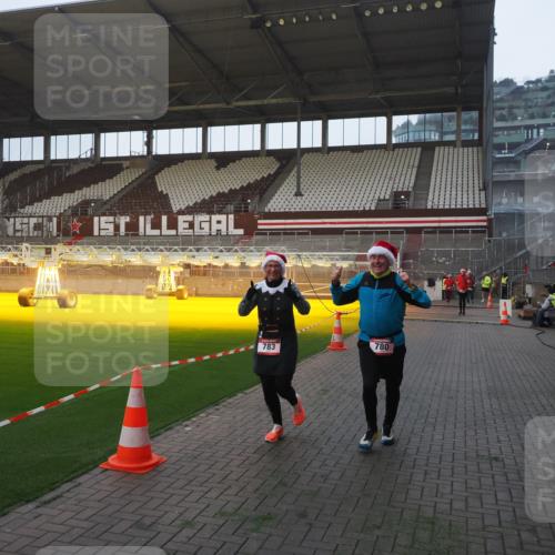 07.12.2025 - St. Pauli X-Mass-Run No. 15 Fabian Wolf http://msf.ph/oto/9370100 07.12.2025 10:01:19 Ziel 780, 783, 801, 1124, 1887, 1892, 2528 meine-sportfotos.de