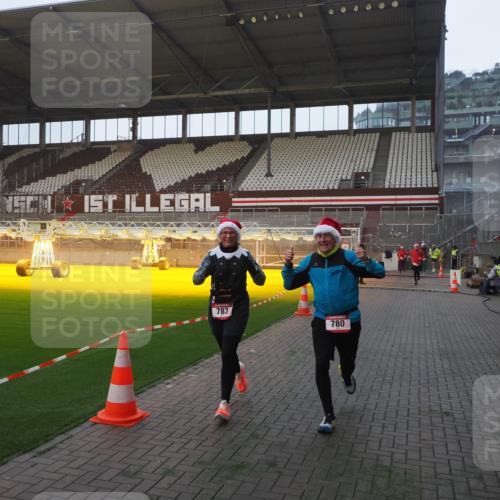 07.12.2025 - St. Pauli X-Mass-Run No. 15 Fabian Wolf http://msf.ph/oto/9370102 07.12.2025 10:01:19 Ziel 780, 783, 801, 1124, 1887, 1892, 2528 meine-sportfotos.de