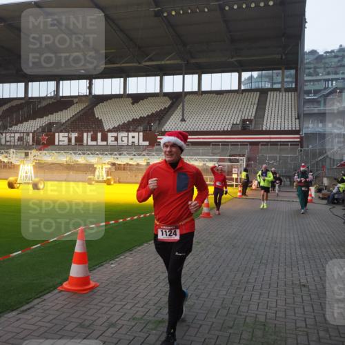 07.12.2025 - St. Pauli X-Mass-Run No. 15 Fabian Wolf http://msf.ph/oto/9370124 07.12.2025 10:01:26 Ziel 118, 393, 780, 783, 1124, 1294, 1760, 2528, 3187 meine-sportfotos.de
