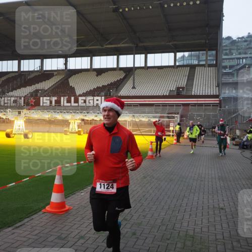 07.12.2025 - St. Pauli X-Mass-Run No. 15 Fabian Wolf http://msf.ph/oto/9370127 07.12.2025 10:01:26 Ziel 118, 393, 780, 783, 1124, 1294, 1760, 2528, 3187 meine-sportfotos.de