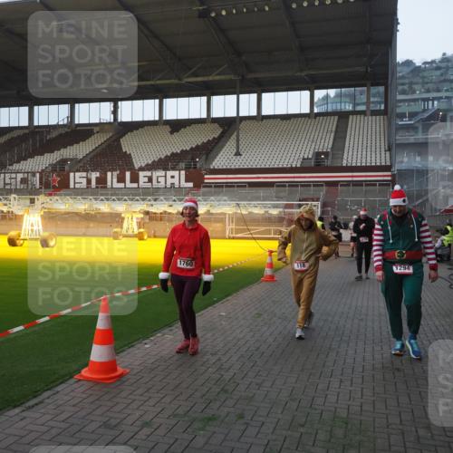 07.12.2025 - St. Pauli X-Mass-Run No. 15 Fabian Wolf http://msf.ph/oto/9370177 07.12.2025 10:01:33 Ziel 118, 393, 804, 1124, 1294, 1724, 1760, 3187, 3580, 3582, 3629, 3878 meine-sportfotos.de