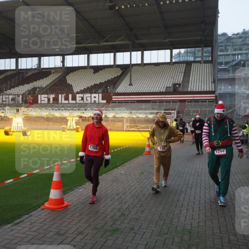07.12.2025 - St. Pauli X-Mass-Run No. 15 Fabian Wolf http://msf.ph/oto/9370181 07.12.2025 10:01:34 Ziel 118, 393, 804, 1124, 1294, 1724, 1760, 3187, 3580, 3582, 3629, 3878 meine-sportfotos.de