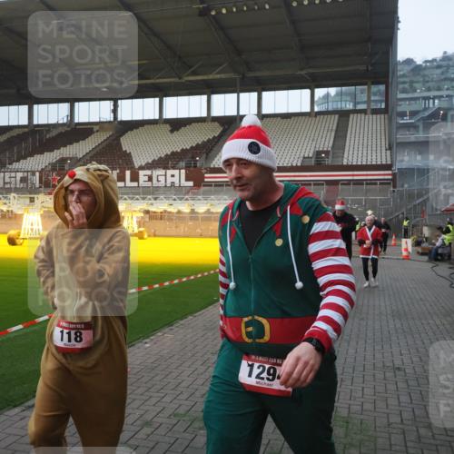 07.12.2025 - St. Pauli X-Mass-Run No. 15 Fabian Wolf http://msf.ph/oto/9370210 07.12.2025 10:01:36 Ziel 118, 393, 804, 1124, 1294, 1724, 1760, 1859, 2681, 3187, 3580, 3582, 3629, 3878 meine-sportfotos.de