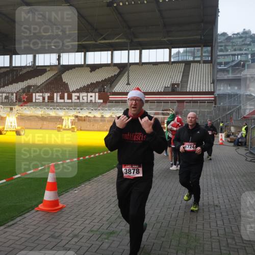 07.12.2025 - St. Pauli X-Mass-Run No. 15 Fabian Wolf http://msf.ph/oto/9370234 07.12.2025 10:01:42 Ziel 118, 393, 804, 959, 1724, 1859, 2167, 2681, 3187, 3580, 3582, 3629, 3878 meine-sportfotos.de