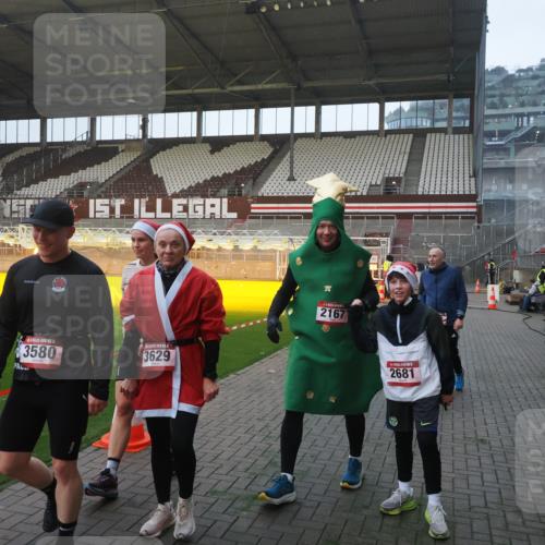 07.12.2025 - St. Pauli X-Mass-Run No. 15 Fabian Wolf http://msf.ph/oto/9370283 07.12.2025 10:01:51 Ziel 959, 1724, 1859, 2167, 2681, 3580, 3582, 3629 meine-sportfotos.de