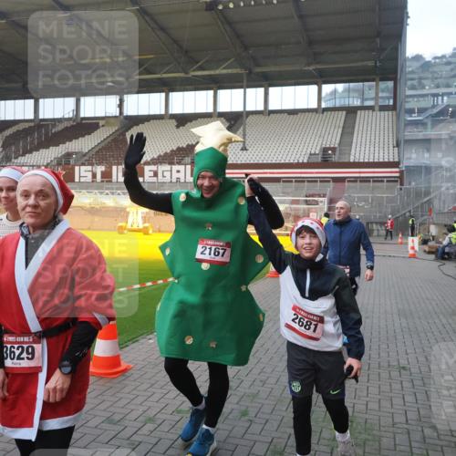07.12.2025 - St. Pauli X-Mass-Run No. 15 Fabian Wolf http://msf.ph/oto/9370294 07.12.2025 10:01:52 Ziel 959, 1724, 1859, 2167, 2681 meine-sportfotos.de