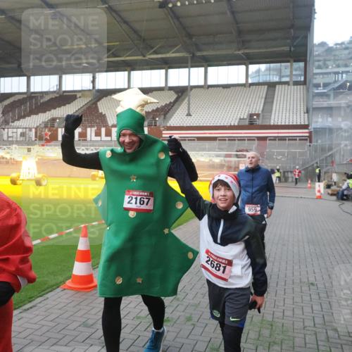 07.12.2025 - St. Pauli X-Mass-Run No. 15 Fabian Wolf http://msf.ph/oto/9370299 07.12.2025 10:01:52 Ziel 959, 1724, 1859, 2167, 2681 meine-sportfotos.de