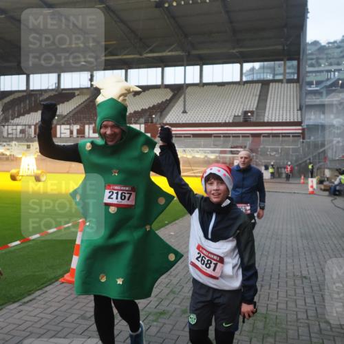 07.12.2025 - St. Pauli X-Mass-Run No. 15 Fabian Wolf http://msf.ph/oto/9370301 07.12.2025 10:01:52 Ziel 959, 1724, 1859, 2167, 2681 meine-sportfotos.de