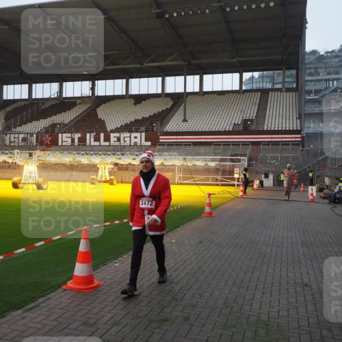 07.12.2025 - St. Pauli X-Mass-Run No. 15 Fabian Wolf http://msf.ph/oto/9370318 07.12.2025 10:02:06 Ziel 1934, 2472 meine-sportfotos.de