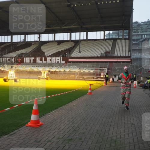07.12.2025 - St. Pauli X-Mass-Run No. 15 Fabian Wolf http://msf.ph/oto/9370333 07.12.2025 10:02:11 Ziel 1934, 2472, 3944 meine-sportfotos.de