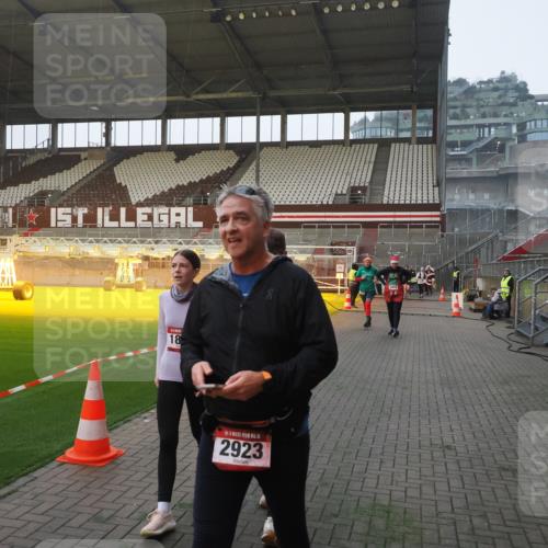 07.12.2025 - St. Pauli X-Mass-Run No. 15 Fabian Wolf http://msf.ph/oto/9370370 07.12.2025 10:02:28 Ziel 63, 304, 1105, 1828, 1829, 2604, 2923, 3944 meine-sportfotos.de