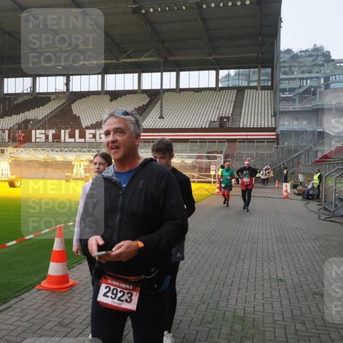 07.12.2025 - St. Pauli X-Mass-Run No. 15 Fabian Wolf http://msf.ph/oto/9370371 07.12.2025 10:02:28 Ziel 63, 304, 1105, 1828, 1829, 2604, 2923, 3944 meine-sportfotos.de