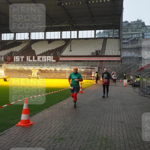 07.12.2025 - St. Pauli X-Mass-Run No. 15 Fabian Wolf http://msf.ph/oto/9370377 07.12.2025 10:02:31 Ziel 63, 304, 1105, 1828, 1829, 2510, 2514, 2604, 2923 meine-sportfotos.de