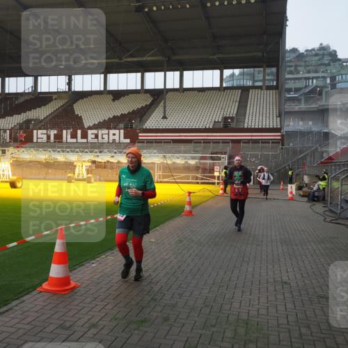 07.12.2025 - St. Pauli X-Mass-Run No. 15 Fabian Wolf http://msf.ph/oto/9370381 07.12.2025 10:02:32 Ziel 63, 304, 1105, 1828, 1829, 2510, 2514, 2604, 2908, 2923 meine-sportfotos.de
