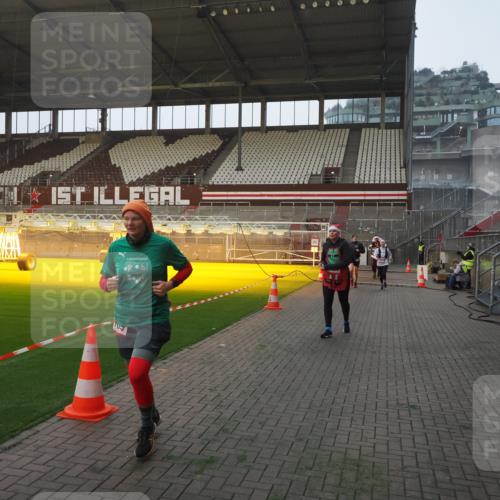 07.12.2025 - St. Pauli X-Mass-Run No. 15 Fabian Wolf http://msf.ph/oto/9370383 07.12.2025 10:02:32 Ziel 63, 304, 1105, 1828, 1829, 2510, 2514, 2604, 2908, 2923 meine-sportfotos.de