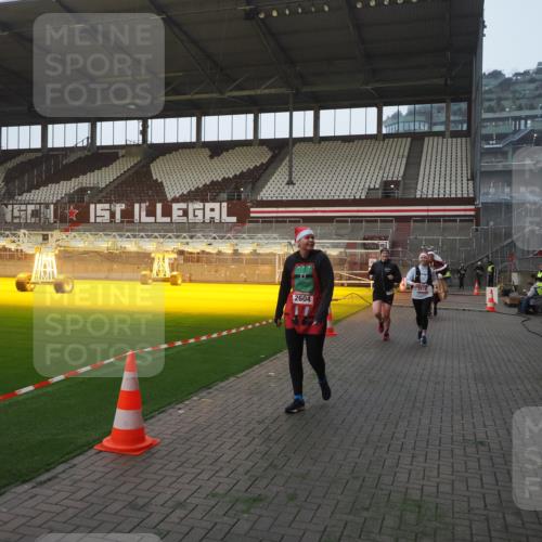 07.12.2025 - St. Pauli X-Mass-Run No. 15 Fabian Wolf http://msf.ph/oto/9370390 07.12.2025 10:02:35 Ziel 63, 304, 1105, 1828, 1829, 2510, 2514, 2604, 2908 meine-sportfotos.de