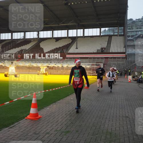 07.12.2025 - St. Pauli X-Mass-Run No. 15 Fabian Wolf http://msf.ph/oto/9370391 07.12.2025 10:02:35 Ziel 63, 304, 1105, 1828, 1829, 2510, 2514, 2604, 2908 meine-sportfotos.de
