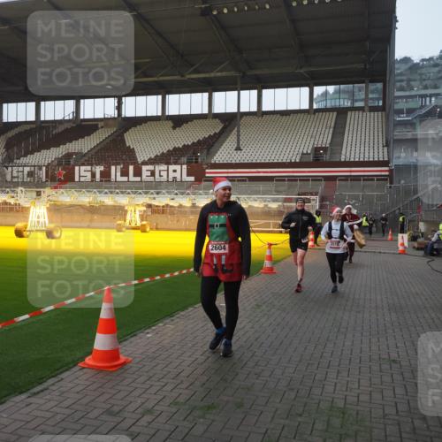 07.12.2025 - St. Pauli X-Mass-Run No. 15 Fabian Wolf http://msf.ph/oto/9370393 07.12.2025 10:02:35 Ziel 63, 304, 1105, 1828, 1829, 2510, 2514, 2604, 2908 meine-sportfotos.de
