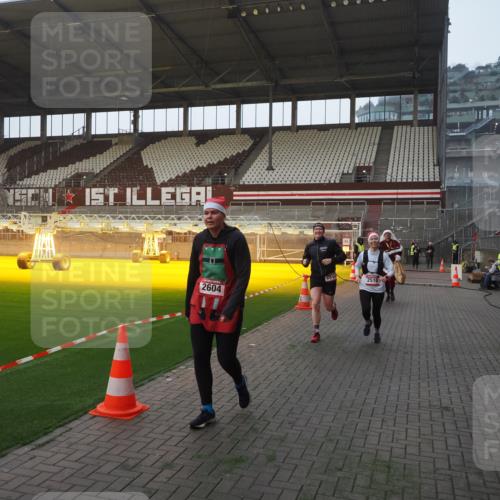 07.12.2025 - St. Pauli X-Mass-Run No. 15 Fabian Wolf http://msf.ph/oto/9370395 07.12.2025 10:02:36 Ziel 63, 304, 1105, 1828, 1829, 2510, 2514, 2604, 2908 meine-sportfotos.de