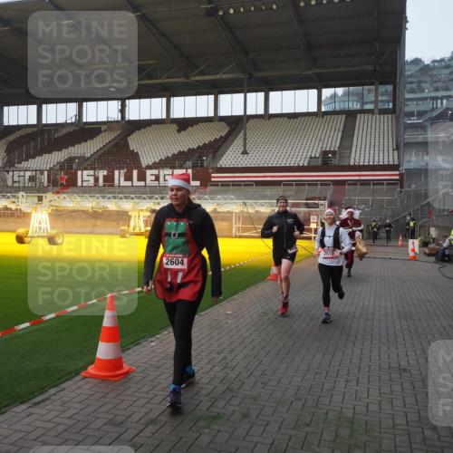 07.12.2025 - St. Pauli X-Mass-Run No. 15 Fabian Wolf http://msf.ph/oto/9370396 07.12.2025 10:02:36 Ziel 63, 304, 1105, 1828, 1829, 2510, 2514, 2604, 2908 meine-sportfotos.de