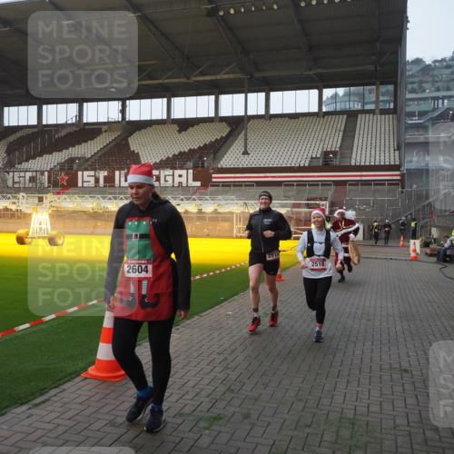 07.12.2025 - St. Pauli X-Mass-Run No. 15 Fabian Wolf http://msf.ph/oto/9370398 07.12.2025 10:02:36 Ziel 63, 304, 1105, 1828, 1829, 2510, 2514, 2604, 2908 meine-sportfotos.de