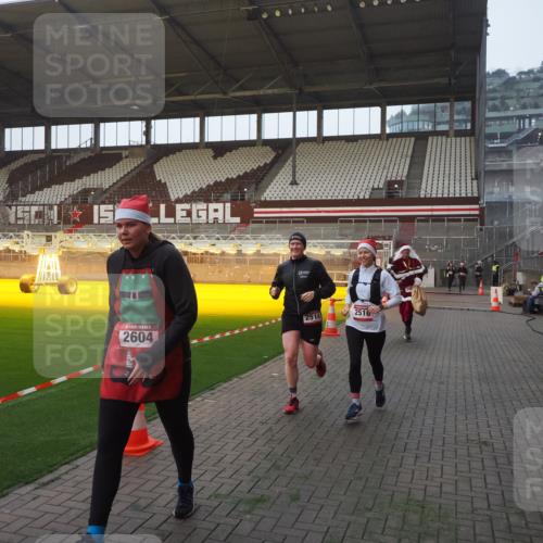 07.12.2025 - St. Pauli X-Mass-Run No. 15 Fabian Wolf http://msf.ph/oto/9370399 07.12.2025 10:02:36 Ziel 63, 304, 1105, 1828, 1829, 2510, 2514, 2604, 2908 meine-sportfotos.de