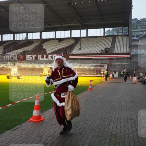 07.12.2025 - St. Pauli X-Mass-Run No. 15 Fabian Wolf http://msf.ph/oto/9370412 07.12.2025 10:02:39 Ziel 1105, 1828, 1829, 2510, 2514, 2604, 2780, 2781, 2908 meine-sportfotos.de