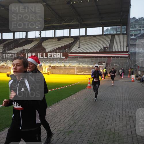 07.12.2025 - St. Pauli X-Mass-Run No. 15 Fabian Wolf http://msf.ph/oto/9370420 07.12.2025 10:02:46 Ziel 918, 1314, 2510, 2514, 2780, 2781, 2908, 3518, 3892 meine-sportfotos.de