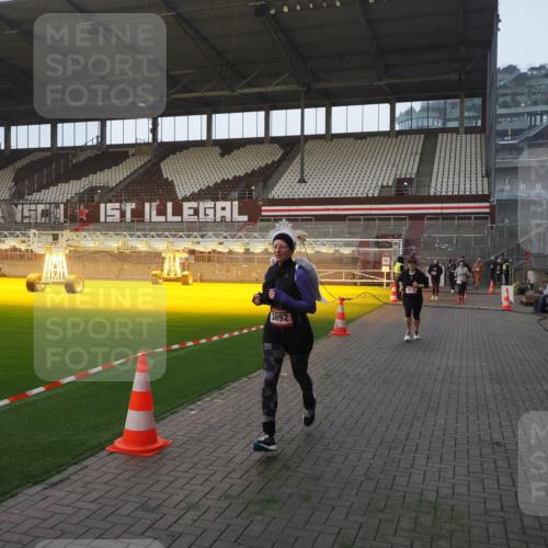 07.12.2025 - St. Pauli X-Mass-Run No. 15 Fabian Wolf http://msf.ph/oto/9370424 07.12.2025 10:02:47 Ziel 885, 918, 1314, 2510, 2514, 2780, 2781, 2908, 3284, 3518, 3892 meine-sportfotos.de