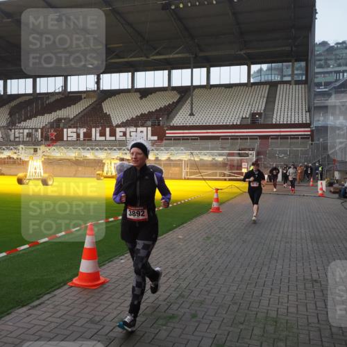 07.12.2025 - St. Pauli X-Mass-Run No. 15 Fabian Wolf http://msf.ph/oto/9370426 07.12.2025 10:02:47 Ziel 885, 918, 1314, 2510, 2514, 2780, 2781, 2908, 3284, 3518, 3892 meine-sportfotos.de