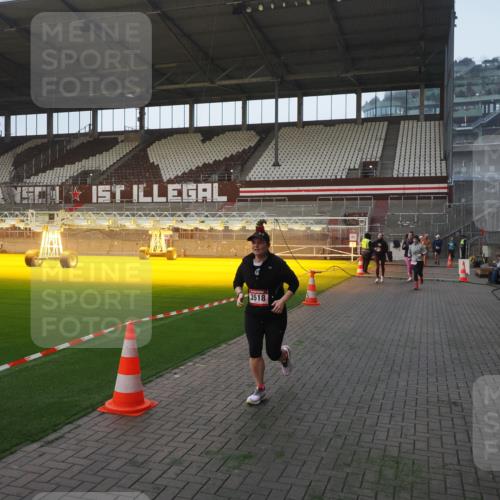 07.12.2025 - St. Pauli X-Mass-Run No. 15 Fabian Wolf http://msf.ph/oto/9370428 07.12.2025 10:02:49 Ziel 885, 918, 1314, 2510, 2514, 2780, 2781, 2908, 3284, 3518, 3892 meine-sportfotos.de
