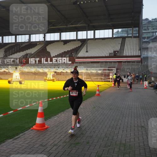 07.12.2025 - St. Pauli X-Mass-Run No. 15 Fabian Wolf http://msf.ph/oto/9370429 07.12.2025 10:02:49 Ziel 885, 918, 1314, 2510, 2514, 2780, 2781, 2908, 3284, 3518, 3892 meine-sportfotos.de
