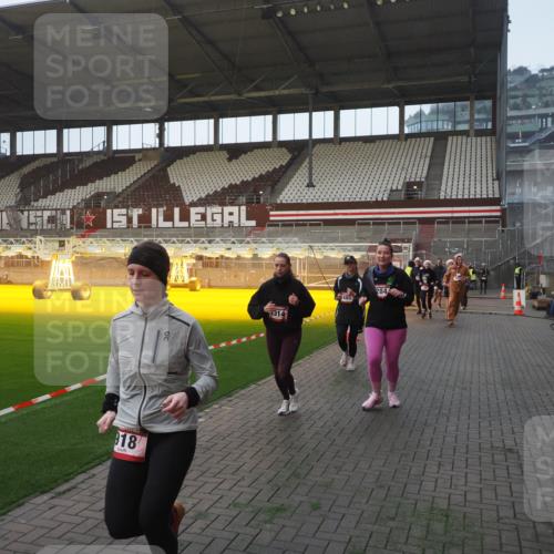 07.12.2025 - St. Pauli X-Mass-Run No. 15 Fabian Wolf http://msf.ph/oto/9370436 07.12.2025 10:02:54 Ziel 442, 443, 885, 918, 936, 943, 1314, 2505, 2780, 2781, 3284, 3417, 3518, 3892 meine-sportfotos.de