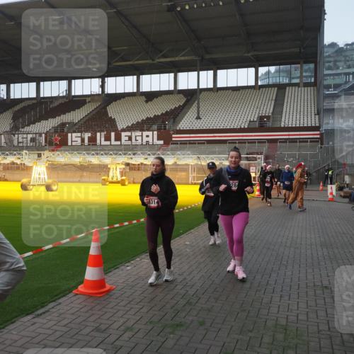 07.12.2025 - St. Pauli X-Mass-Run No. 15 Fabian Wolf http://msf.ph/oto/9370438 07.12.2025 10:02:55 Ziel 442, 443, 885, 918, 936, 943, 1314, 2505, 2780, 2781, 3284, 3417, 3518, 3892 meine-sportfotos.de