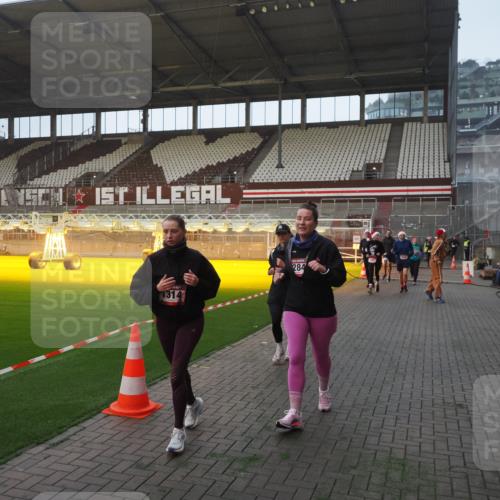07.12.2025 - St. Pauli X-Mass-Run No. 15 Fabian Wolf http://msf.ph/oto/9370440 07.12.2025 10:02:55 Ziel 442, 443, 885, 918, 936, 943, 1314, 2505, 2780, 2781, 3284, 3417, 3518, 3892 meine-sportfotos.de