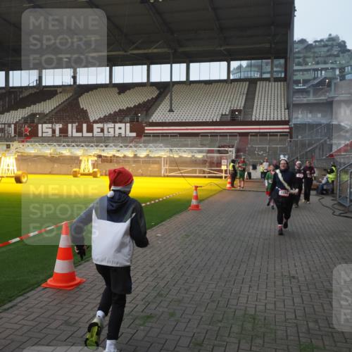 07.12.2025 - St. Pauli X-Mass-Run No. 15 Fabian Wolf http://msf.ph/oto/9370489 07.12.2025 10:03:14 Ziel 177, 460, 956, 963, 965, 1118, 1594, 2505, 2682, 2973, 2975 meine-sportfotos.de