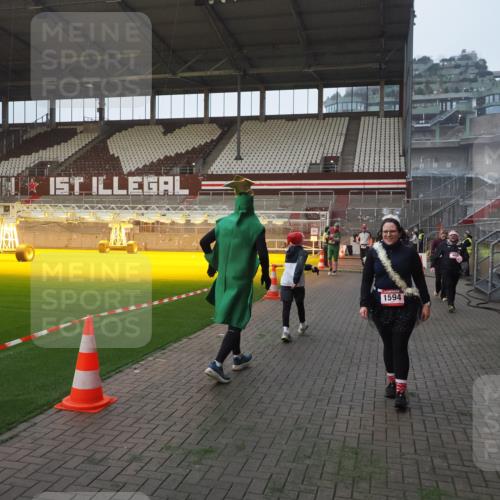 07.12.2025 - St. Pauli X-Mass-Run No. 15 Fabian Wolf http://msf.ph/oto/9370494 07.12.2025 10:03:16 Ziel 177, 460, 956, 963, 965, 1118, 1594, 2682, 2973, 2975 meine-sportfotos.de