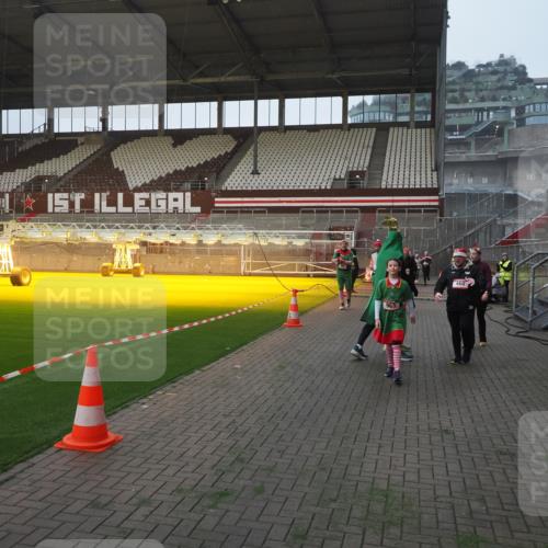 07.12.2025 - St. Pauli X-Mass-Run No. 15 Fabian Wolf http://msf.ph/oto/9370503 07.12.2025 10:03:18 Ziel 177, 460, 956, 963, 965, 1118, 1594, 2682, 2973, 2975 meine-sportfotos.de