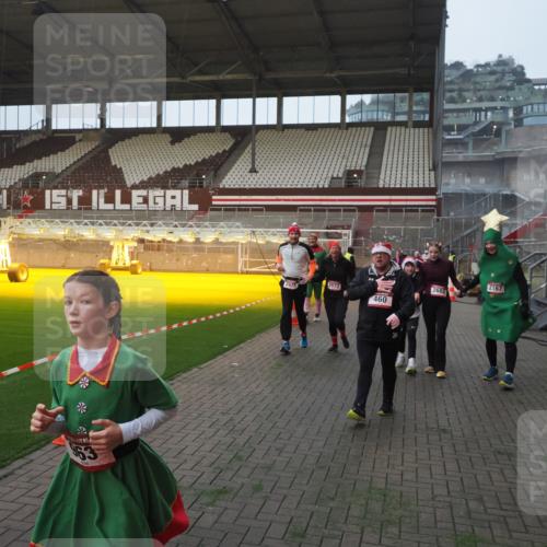 07.12.2025 - St. Pauli X-Mass-Run No. 15 Fabian Wolf http://msf.ph/oto/9370513 07.12.2025 10:03:21 Ziel 460, 963, 965, 1118, 1484, 1486, 1594, 2682, 2973, 2975, 4193, 4239 meine-sportfotos.de