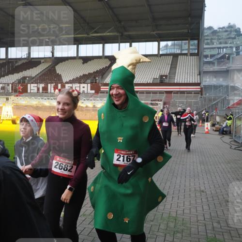 07.12.2025 - St. Pauli X-Mass-Run No. 15 Fabian Wolf http://msf.ph/oto/9370525 07.12.2025 10:03:25 Ziel 460, 963, 965, 984, 1484, 1486, 1594, 2682, 2973, 2975, 4193, 4239 meine-sportfotos.de