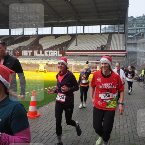 07.12.2025 - St. Pauli X-Mass-Run No. 15 Fabian Wolf http://msf.ph/oto/9370599 07.12.2025 10:03:45 Ziel 185, 213, 214, 358, 399, 940, 984, 1023, 1263, 1264, 1307, 1394, 1425, 1506, 1888, 2002, 2366, 2380, 3334, 3734, 4660, 4667, 4679, 4680 meine-sportfotos.de