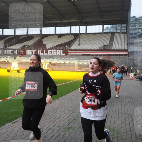 07.12.2025 - St. Pauli X-Mass-Run No. 15 Fabian Wolf http://msf.ph/oto/9370608 07.12.2025 10:03:48 Ziel 185, 213, 214, 399, 940, 1023, 1263, 1264, 1307, 1394, 1425, 1506, 2002, 2366, 2380, 3334, 3337, 3734, 4151, 4660, 4667, 4679, 4680 meine-sportfotos.de