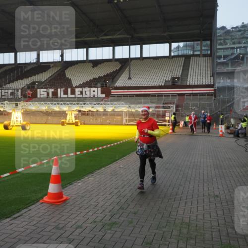 07.12.2025 - St. Pauli X-Mass-Run No. 15 Fabian Wolf http://msf.ph/oto/9370662 07.12.2025 10:04:12 Ziel 113, 709, 1302, 1712, 1738, 1906, 2454, 3198, 3340 meine-sportfotos.de