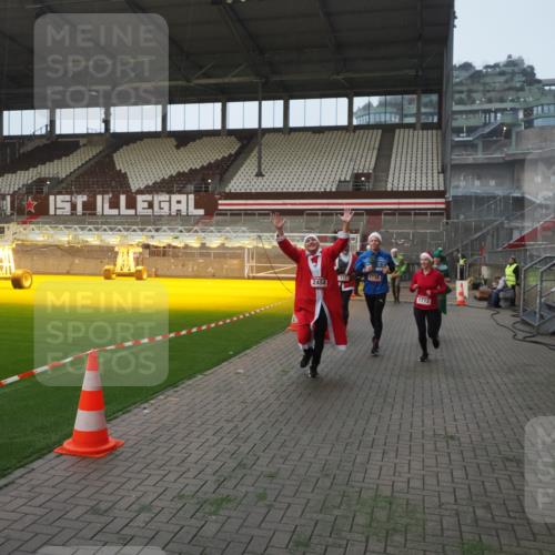 07.12.2025 - St. Pauli X-Mass-Run No. 15 Fabian Wolf http://msf.ph/oto/9370667 07.12.2025 10:04:17 Ziel 113, 1291, 1302, 1712, 1738, 2454, 3188 meine-sportfotos.de