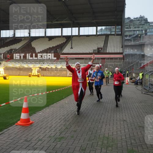 07.12.2025 - St. Pauli X-Mass-Run No. 15 Fabian Wolf http://msf.ph/oto/9370670 07.12.2025 10:04:18 Ziel 113, 1291, 1302, 1712, 1738, 2454, 3188, 4673 meine-sportfotos.de