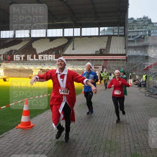 07.12.2025 - St. Pauli X-Mass-Run No. 15 Fabian Wolf http://msf.ph/oto/9370674 07.12.2025 10:04:18 Ziel 113, 1291, 1302, 1712, 1738, 2454, 3188, 4673 meine-sportfotos.de