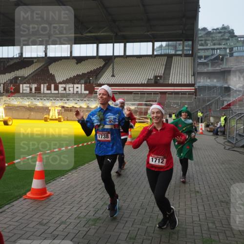 07.12.2025 - St. Pauli X-Mass-Run No. 15 Fabian Wolf http://msf.ph/oto/9370678 07.12.2025 10:04:19 Ziel 113, 1291, 1302, 1712, 1738, 2454, 3188, 4673 meine-sportfotos.de