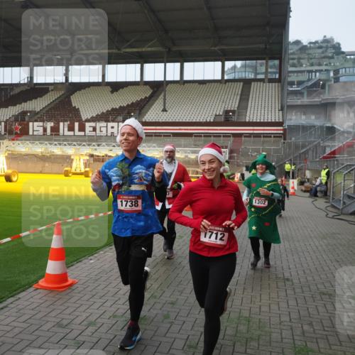 07.12.2025 - St. Pauli X-Mass-Run No. 15 Fabian Wolf http://msf.ph/oto/9370679 07.12.2025 10:04:19 Ziel 113, 1291, 1302, 1712, 1738, 2454, 3188, 4673 meine-sportfotos.de
